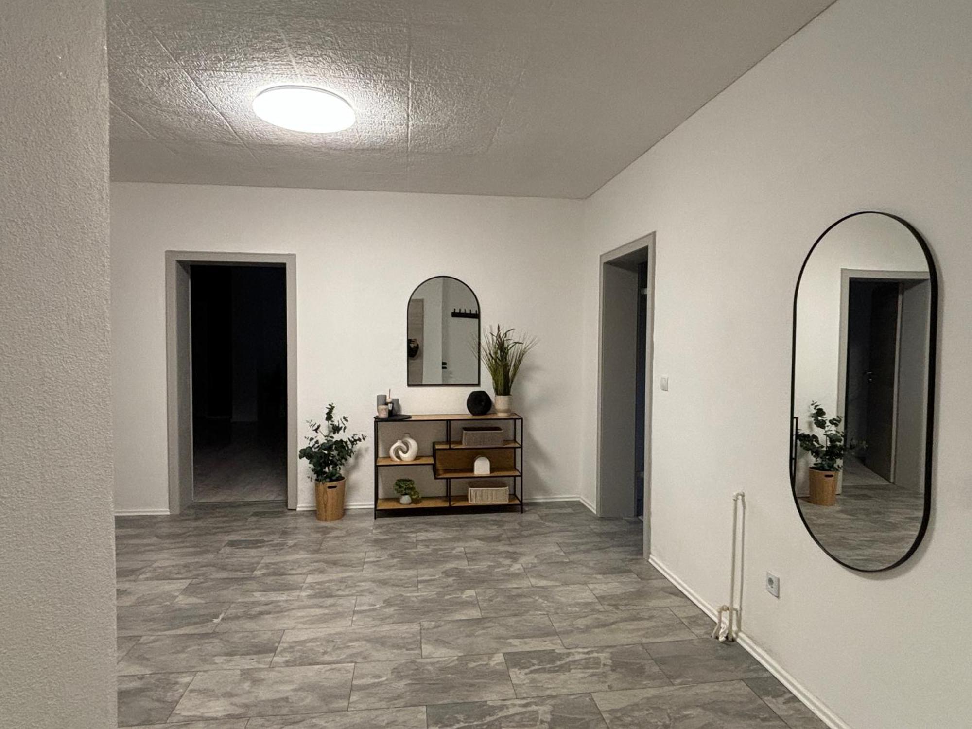 140Qm - 4 Zimmer- Parkplatz - Autobahn - Blauer See - Mallibase Apartments Garbsen Eksteriør billede