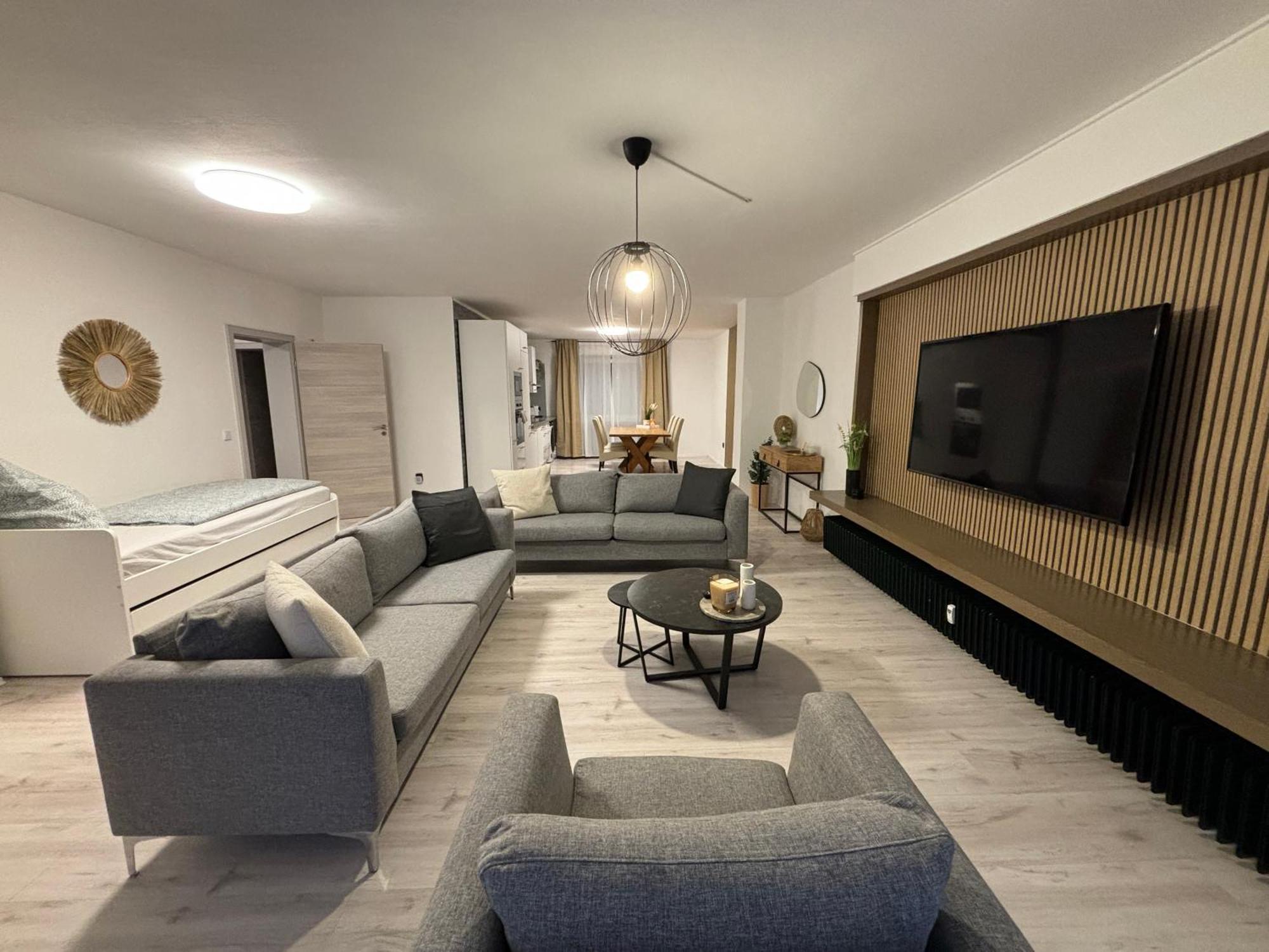140Qm - 4 Zimmer- Parkplatz - Autobahn - Blauer See - Mallibase Apartments Garbsen Eksteriør billede